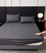 ⁦Striped Fitted Bed Sheet – Perfect Fit & Modern Style⁩ - الصورة ⁦3⁩