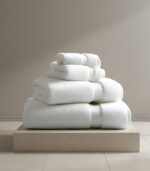 ⁦White Gold Hand Towel 33×33 – Pure Egyptian Cotton Softness⁩ - الصورة ⁦3⁩